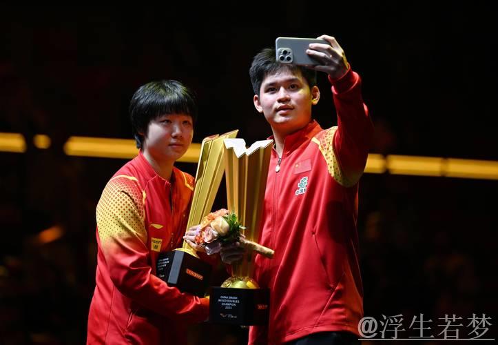 国乒防线稳固！蒯曼力抗申裕斌猛攻，林诗栋关键逆转握拳欢庆